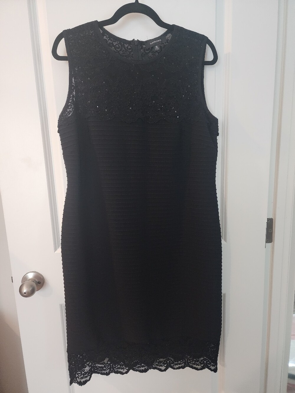 R&M Richards Black Lace-Trim Sleeveless Midi Sheath Dress Size 16. Very Pretty.